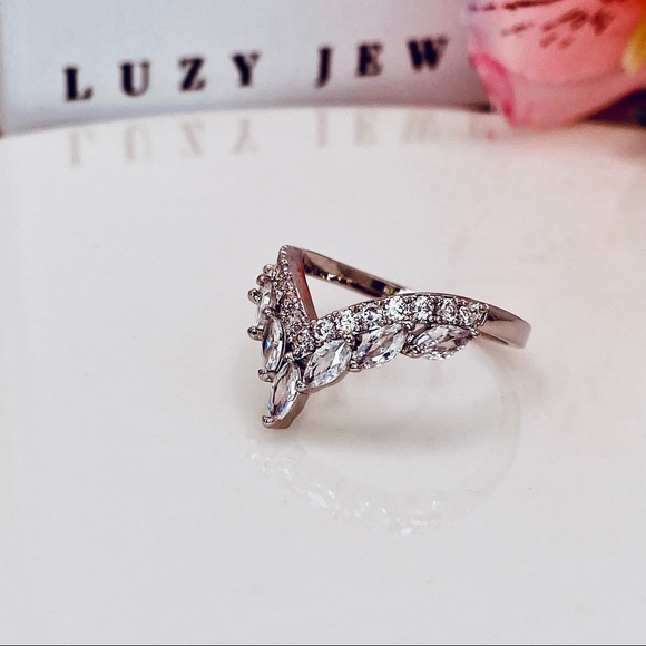 925 Sterling Silver Tiara Design CZ Ring - Picture 5 of 7